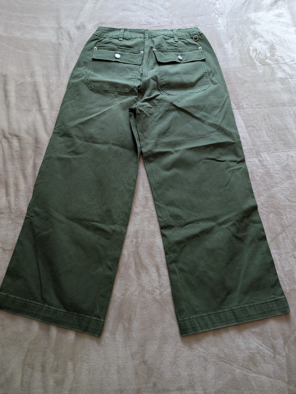 Flamingals Mid Waist Wide Leg Green Pants Raw Hem NWT Medium - Picture 6 of 9